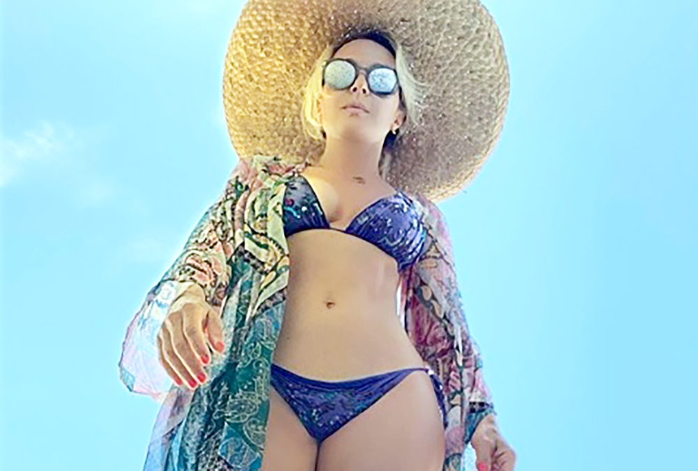 FEY ENLOQUECE A SUS SEGUIDORES CON TREMENDO BIKINI Poder y Cr tica