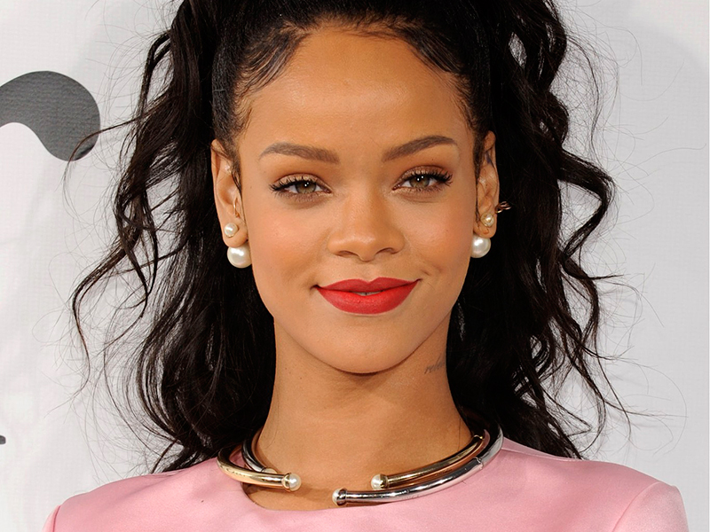 Rihanna sublime enceinte en égérie de la nouvelle campagne Louis Vuitton 